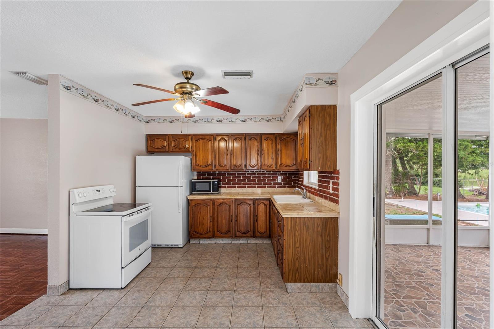 126 W GRAPEFRUIT CIR, CLEARWATER, FL, 33759