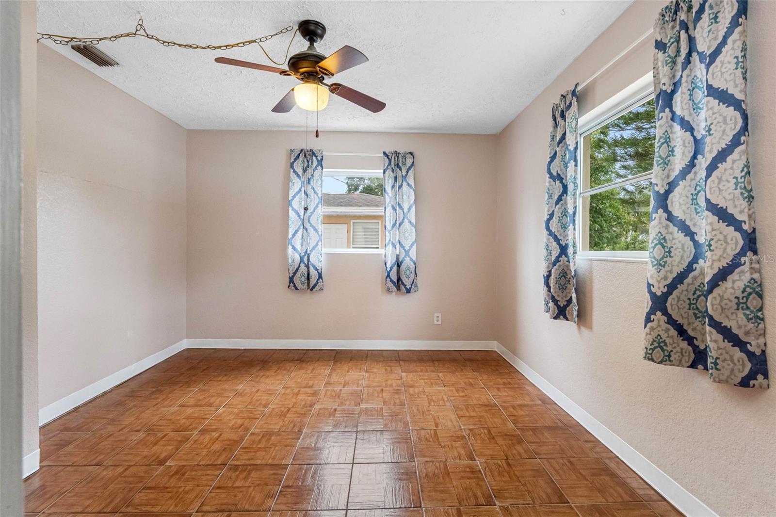 126 W GRAPEFRUIT CIR, CLEARWATER, FL, 33759