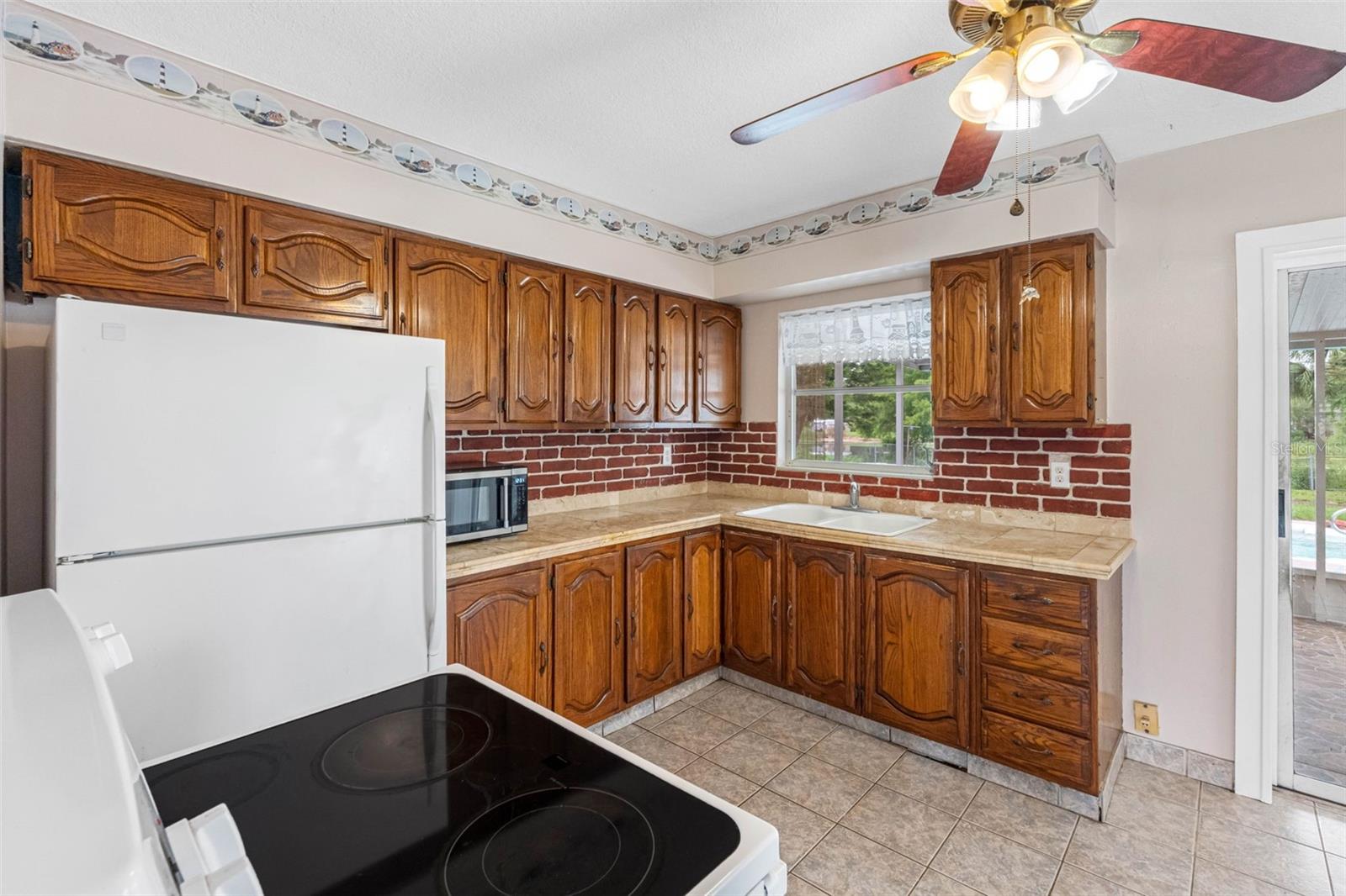 126 W GRAPEFRUIT CIR, CLEARWATER, FL, 33759