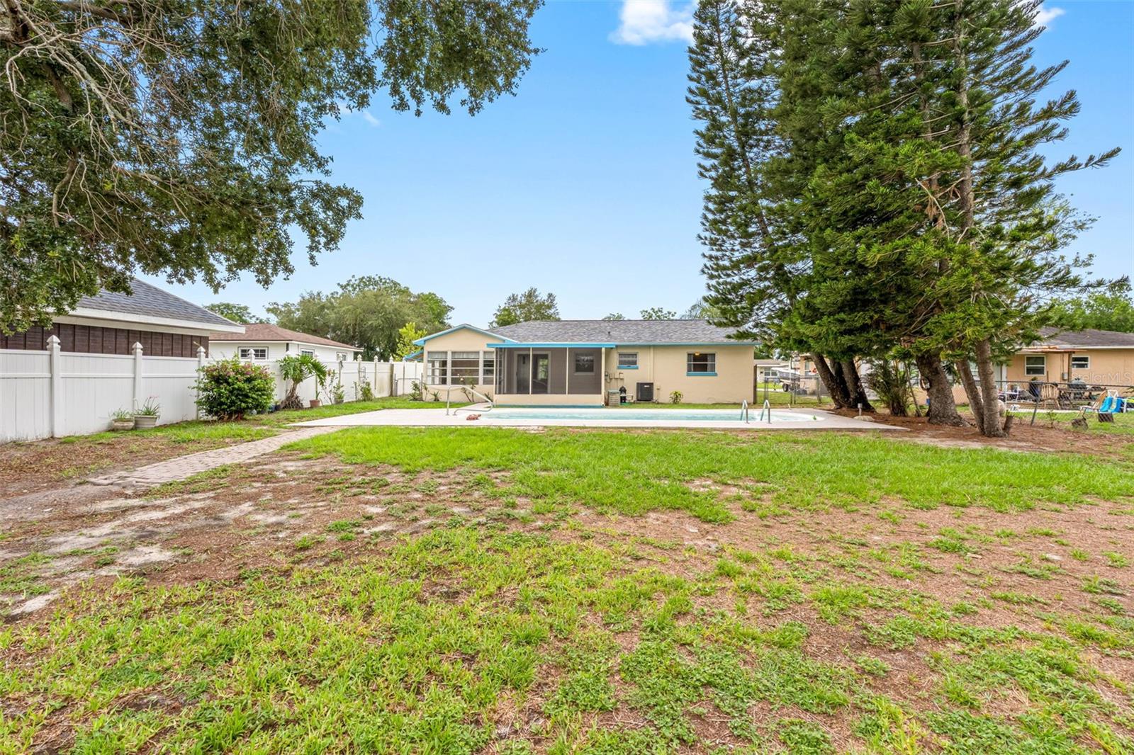 126 W GRAPEFRUIT CIR, CLEARWATER, FL, 33759