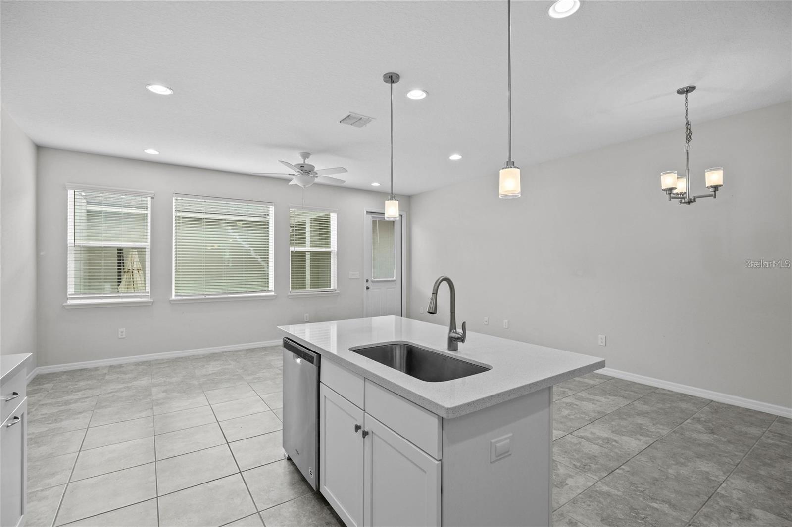 8061 GLENLLOYD AVE, WINTER GARDEN, FL, 34787