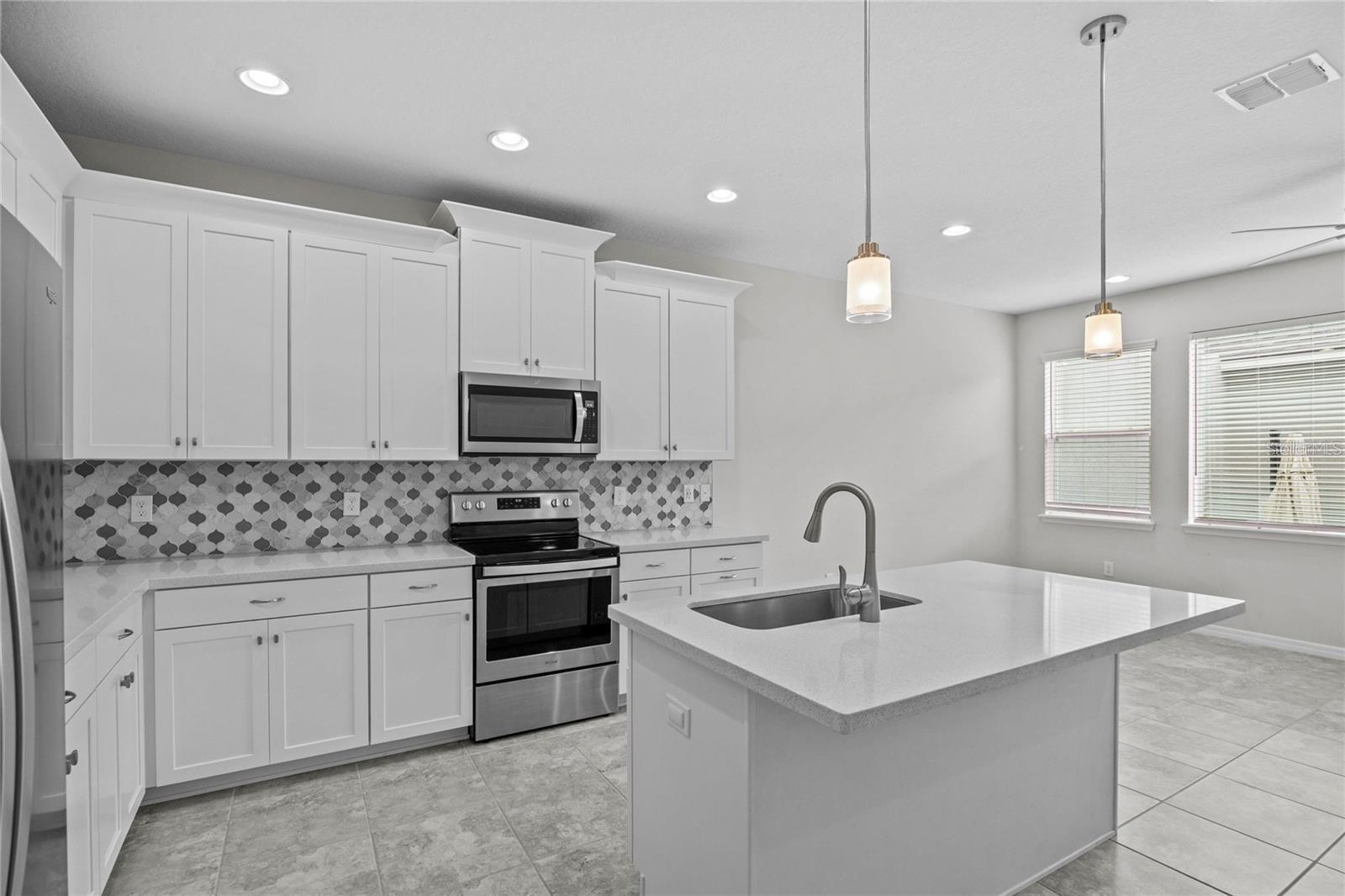 8061 GLENLLOYD AVE, WINTER GARDEN, FL, 34787