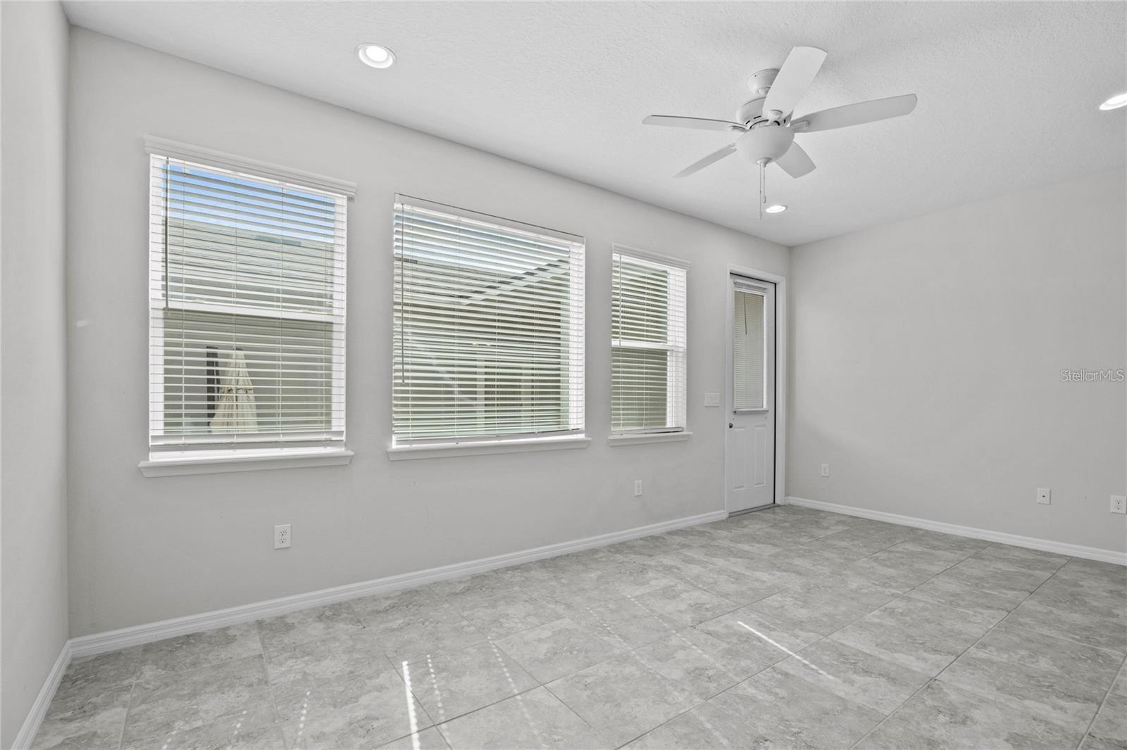 8061 GLENLLOYD AVE, WINTER GARDEN, FL, 34787