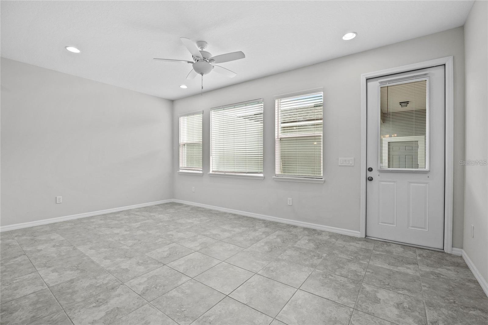 8061 GLENLLOYD AVE, WINTER GARDEN, FL, 34787