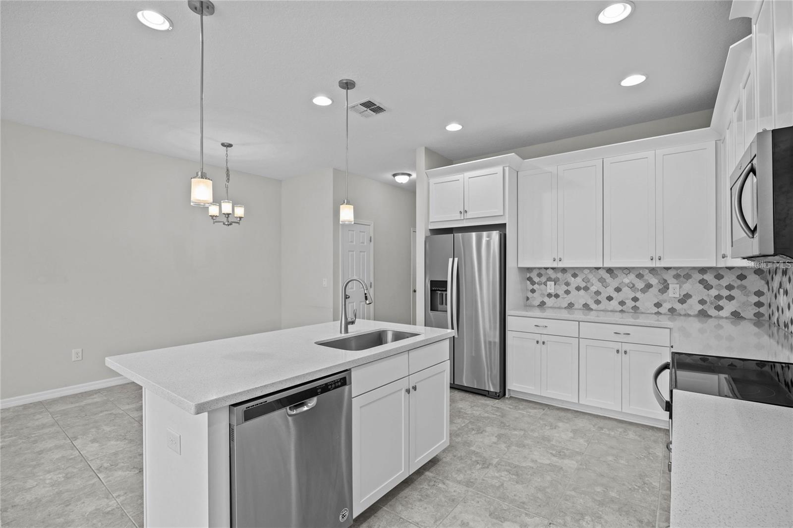 8061 GLENLLOYD AVE, WINTER GARDEN, FL, 34787
