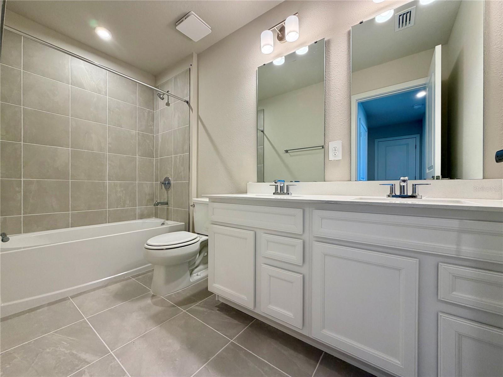 12326 AMBER CREEK CIRCLE, LAKEWOOD RANCH, FL, 34211