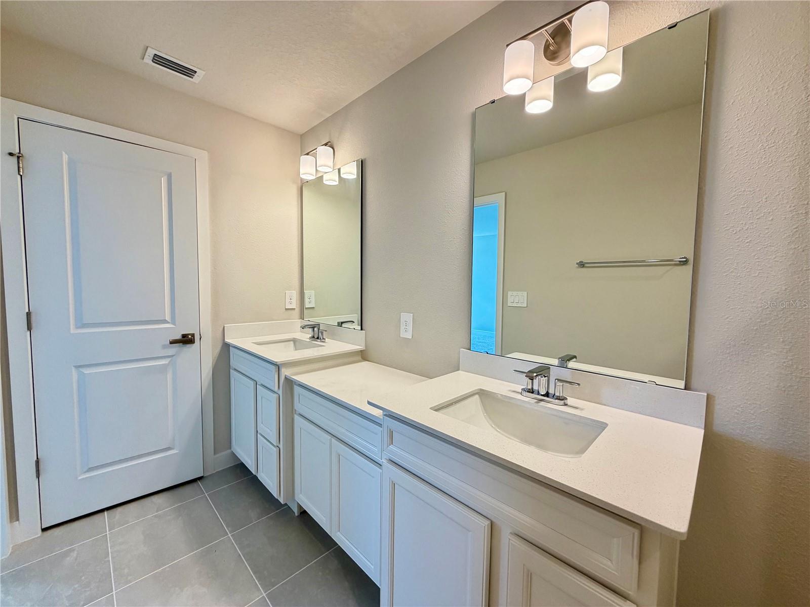 12326 AMBER CREEK CIRCLE, LAKEWOOD RANCH, FL, 34211