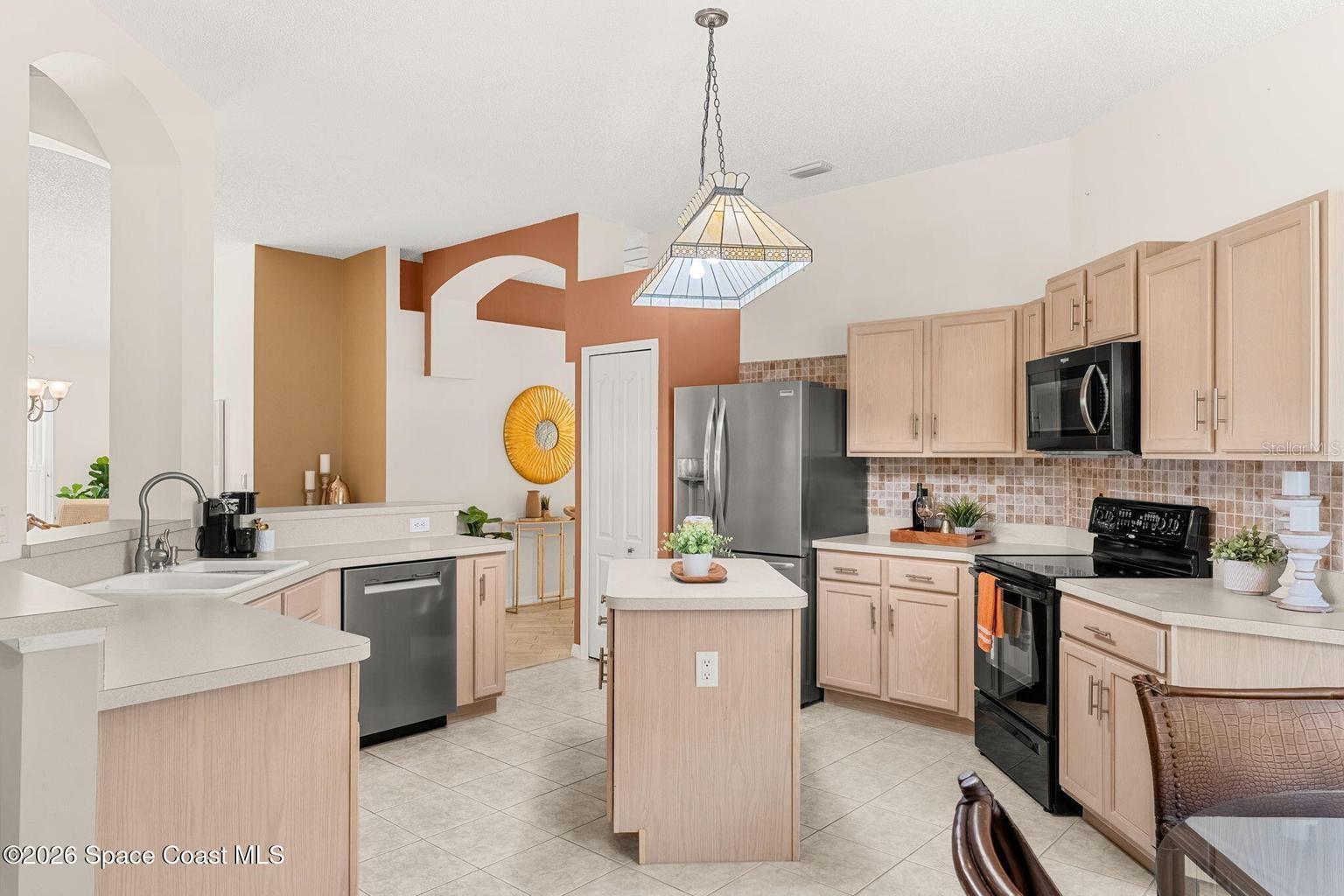 992 SHAW CIR, MELBOURNE, FL, 32940