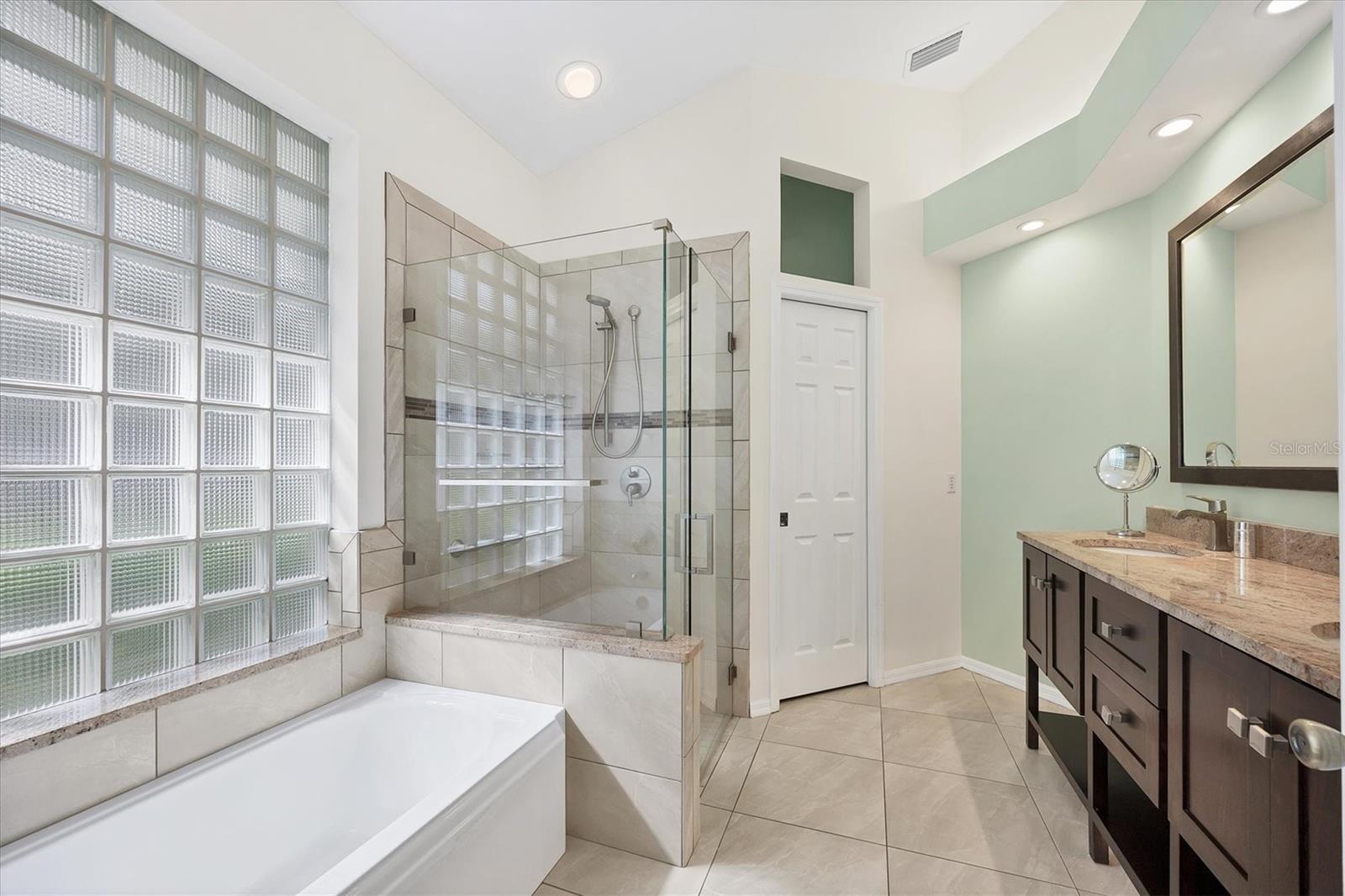 7916 HAMPTON CT, UNIVERSITY PARK, FL, 34201