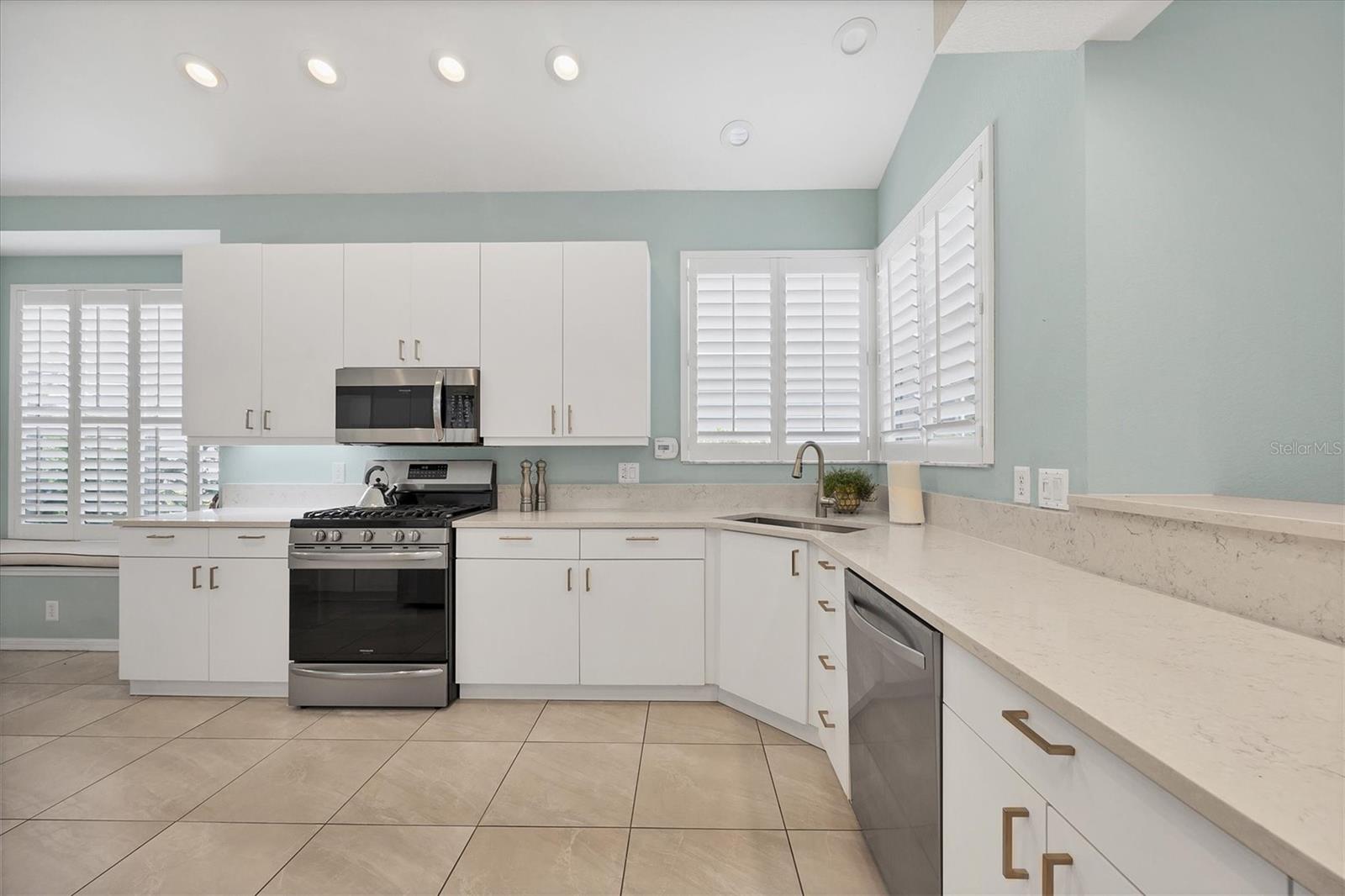7916 HAMPTON CT, UNIVERSITY PARK, FL, 34201