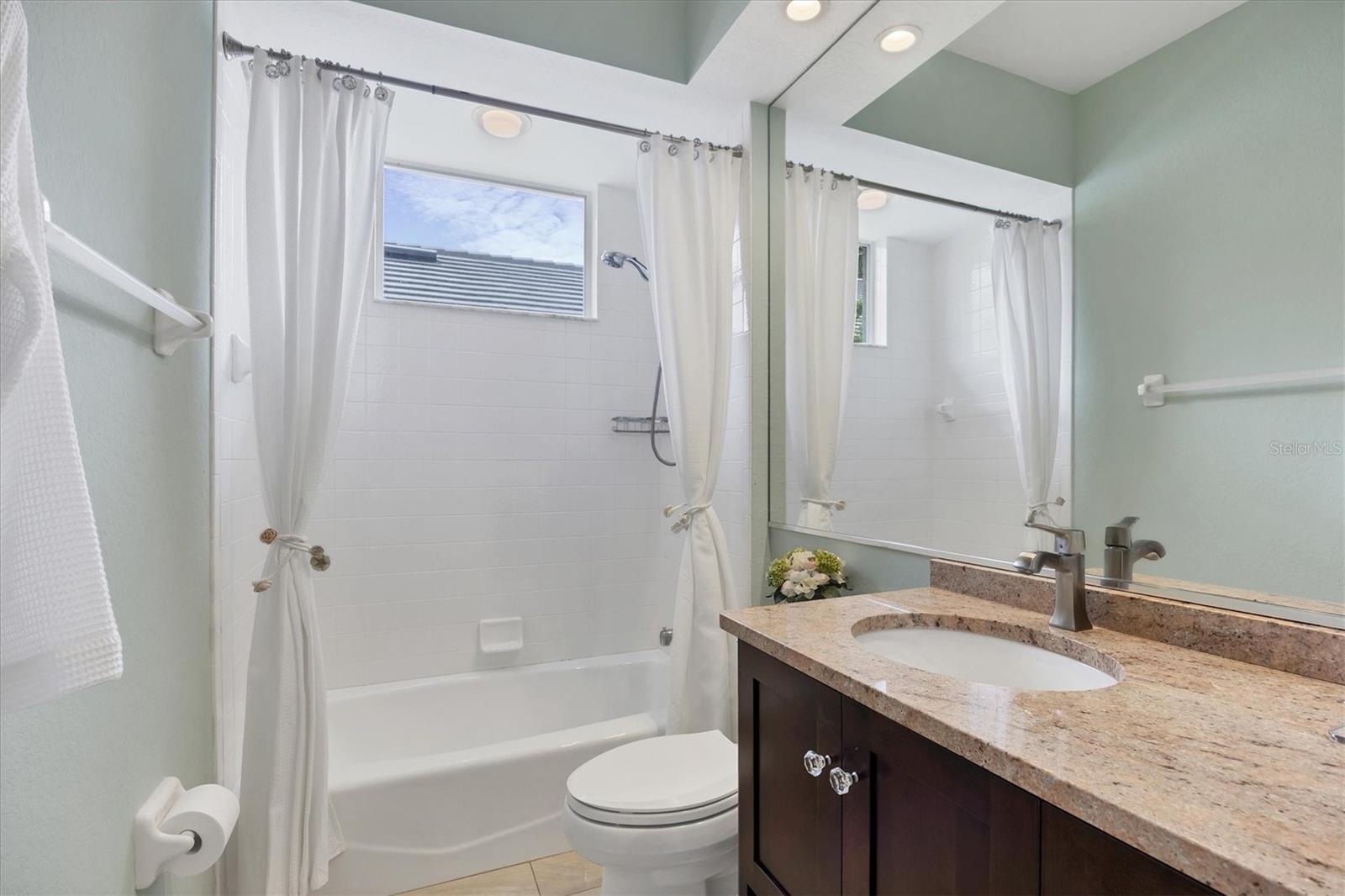 7916 HAMPTON CT, UNIVERSITY PARK, FL, 34201