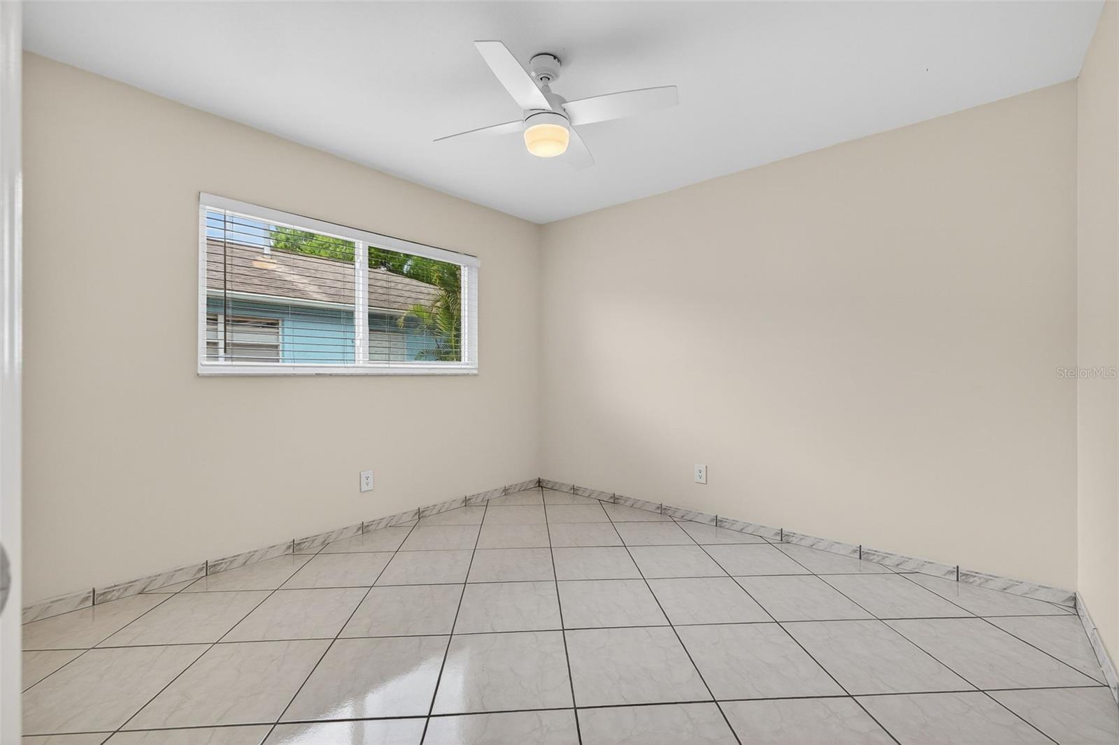 1700 GLEN LAKES BLVD N, ST PETERSBURG, FL, 33702