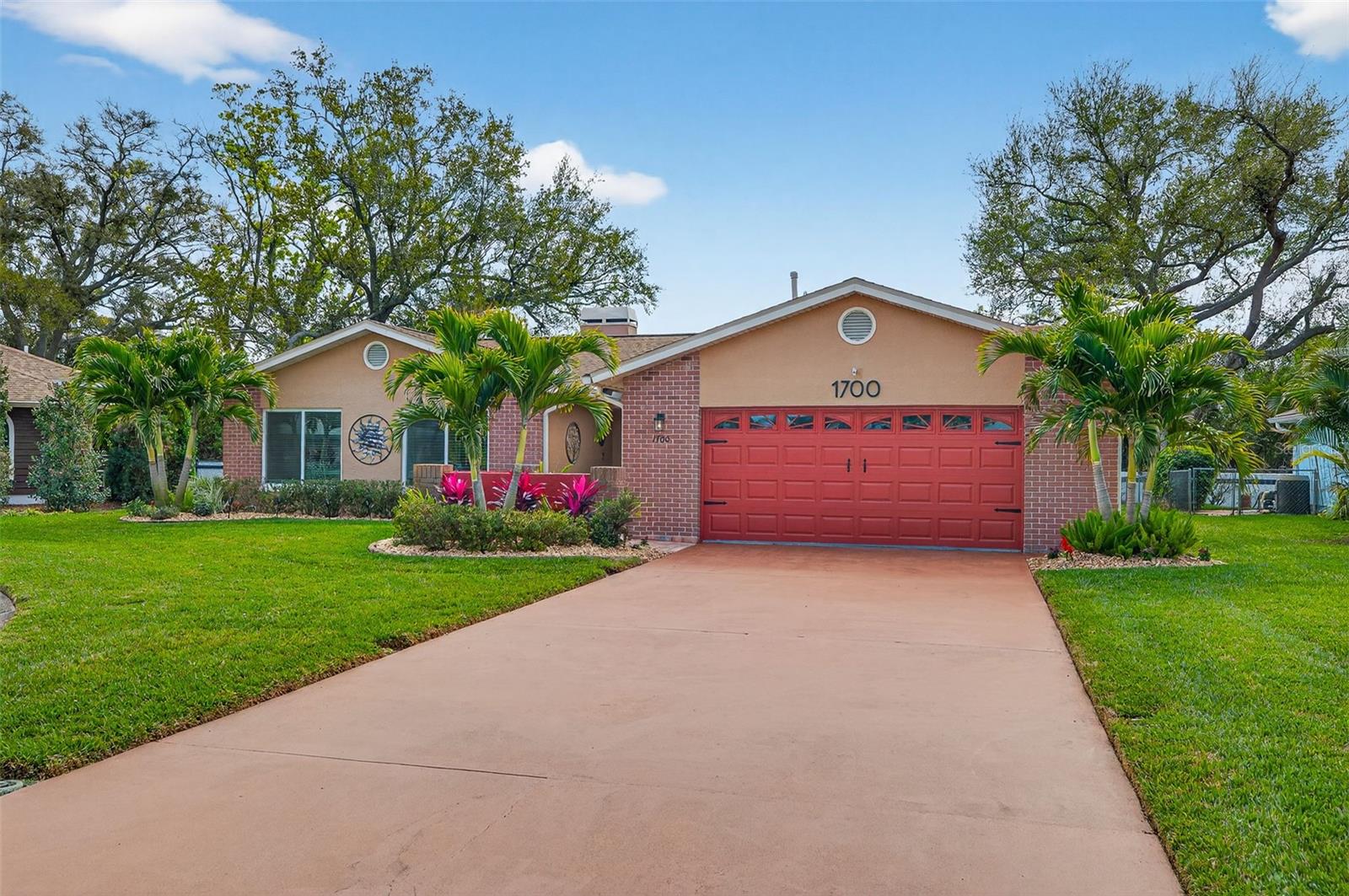 1700 GLEN LAKES BLVD N, ST PETERSBURG, FL, 33702