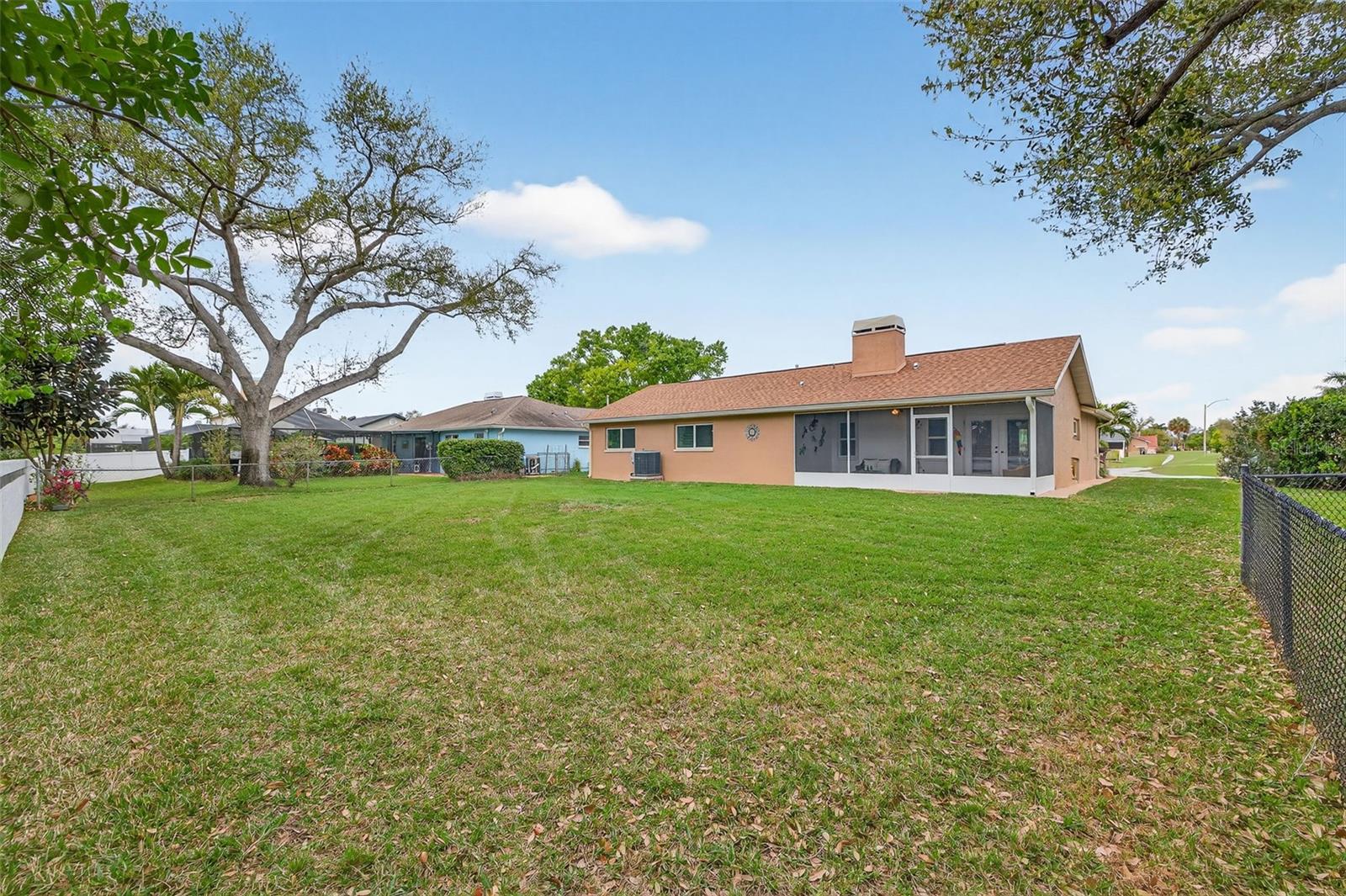 1700 GLEN LAKES BLVD N, ST PETERSBURG, FL, 33702