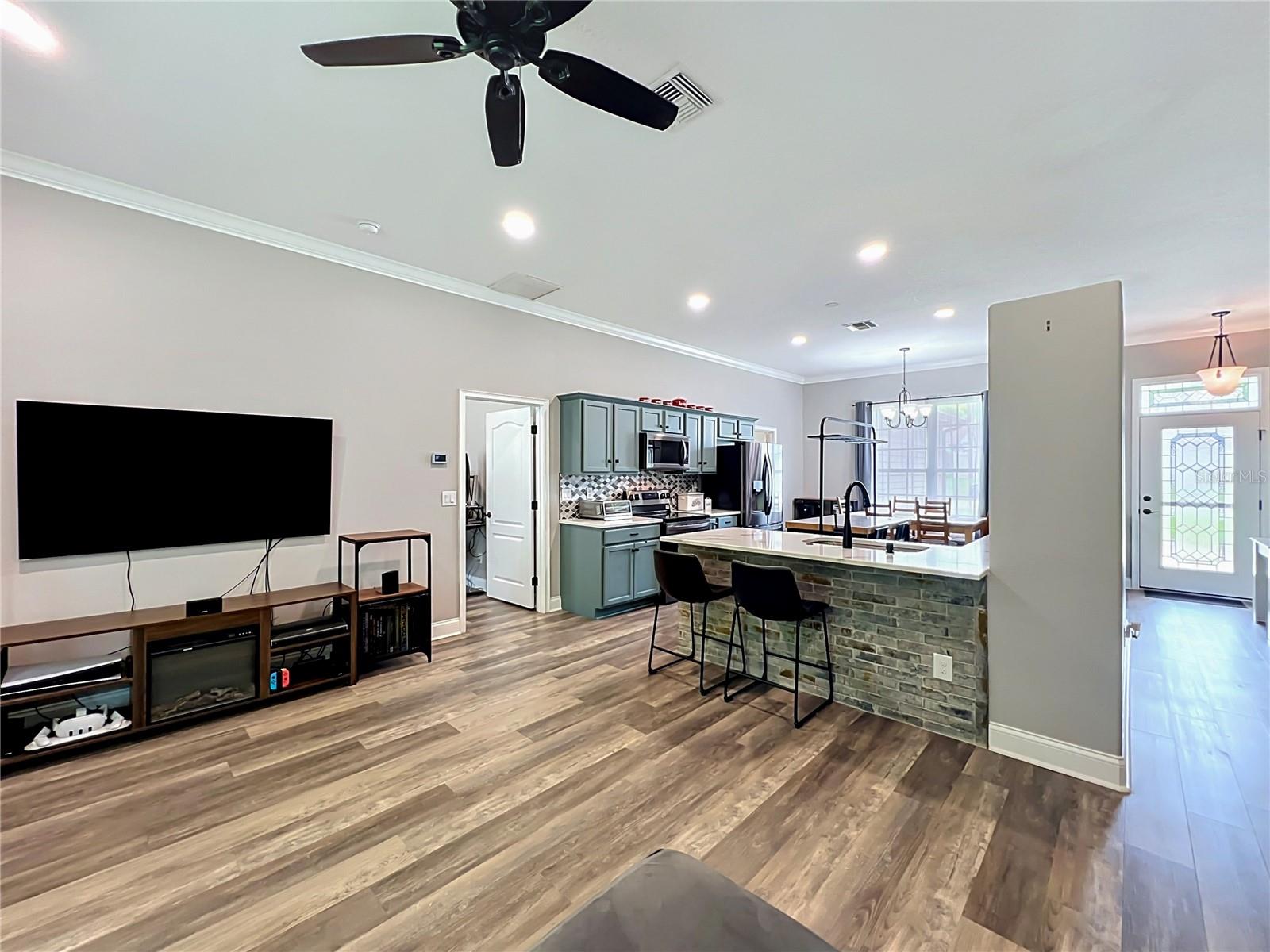 300 E GENEVA ST, OCOEE, FL, 34761