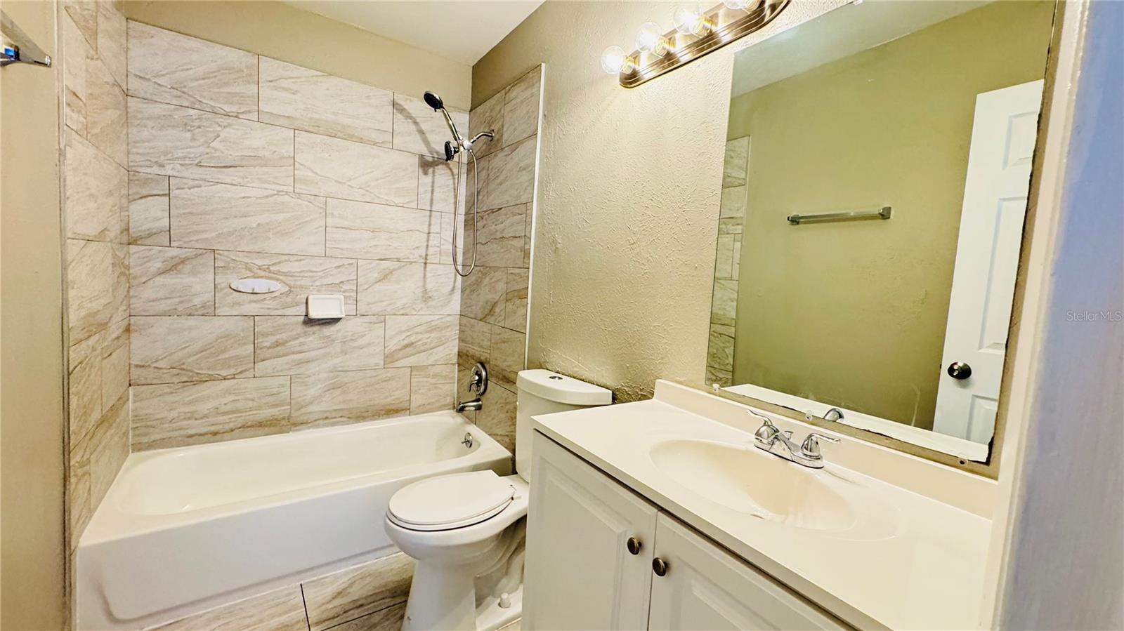 4016 WOODFERN DR #B8, ORLANDO, FL, 32839