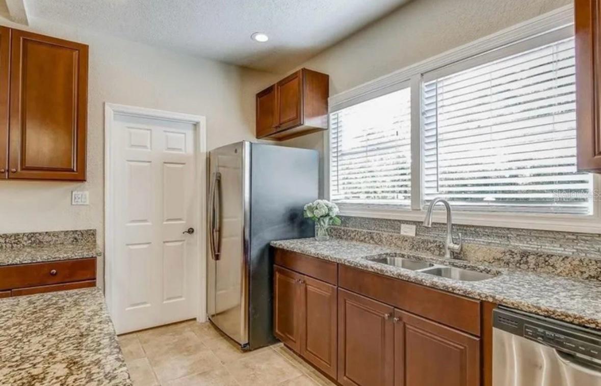 3625 E MOHAWK AVE, TAMPA, FL, 33610