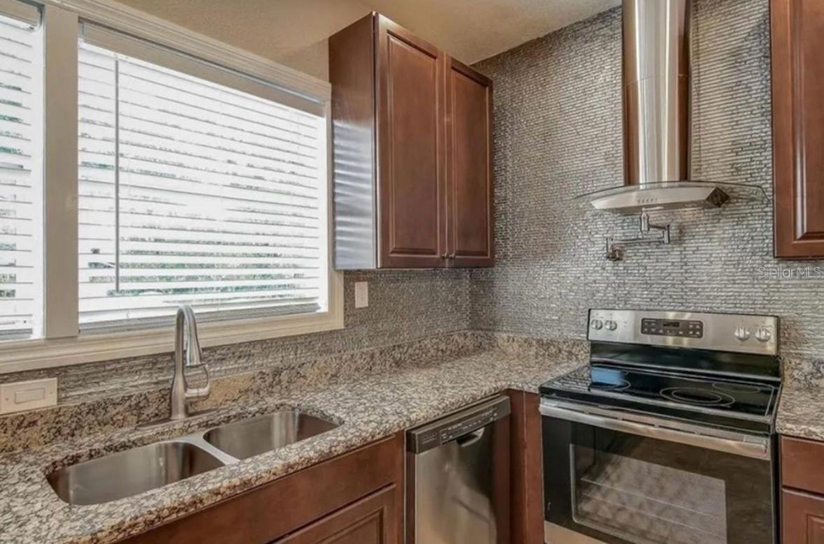 3625 E MOHAWK AVE, TAMPA, FL, 33610
