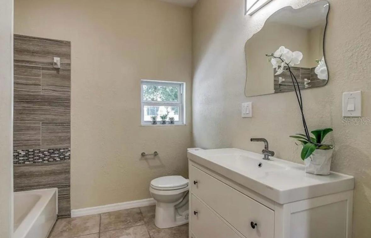 3625 E MOHAWK AVE, TAMPA, FL, 33610