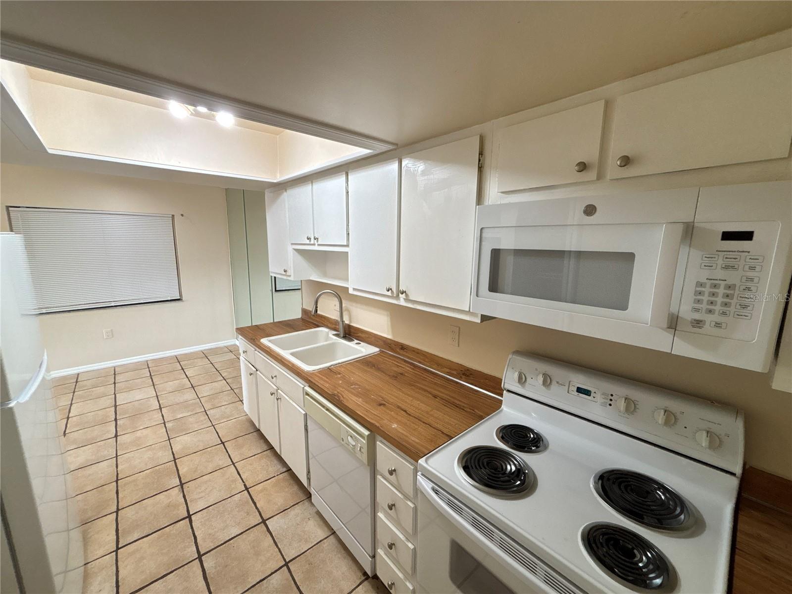 5169 VINELAND RD #B208, ORLANDO, FL, 32811