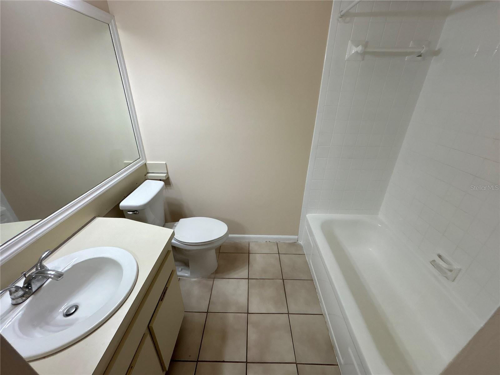 5169 VINELAND RD #B208, ORLANDO, FL, 32811