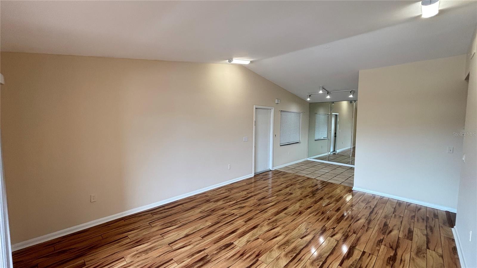 5169 VINELAND RD #B208, ORLANDO, FL, 32811
