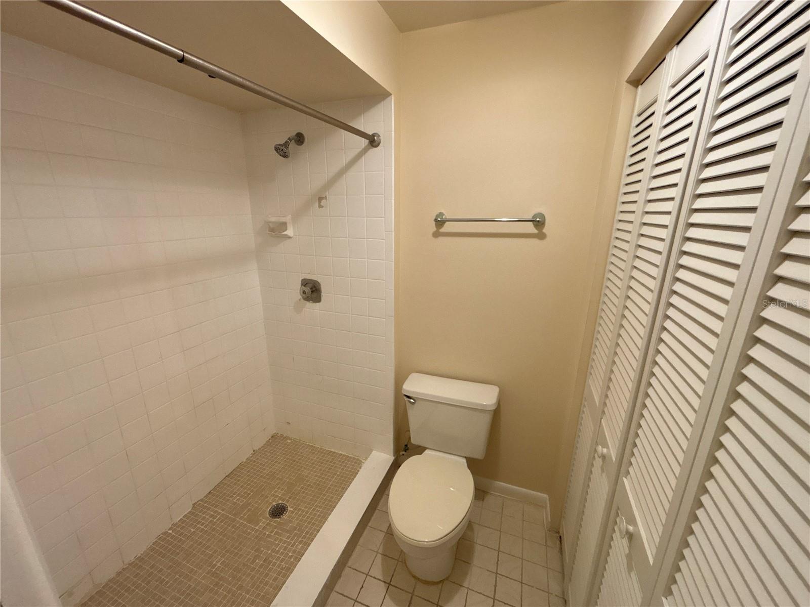 5169 VINELAND RD #B208, ORLANDO, FL, 32811
