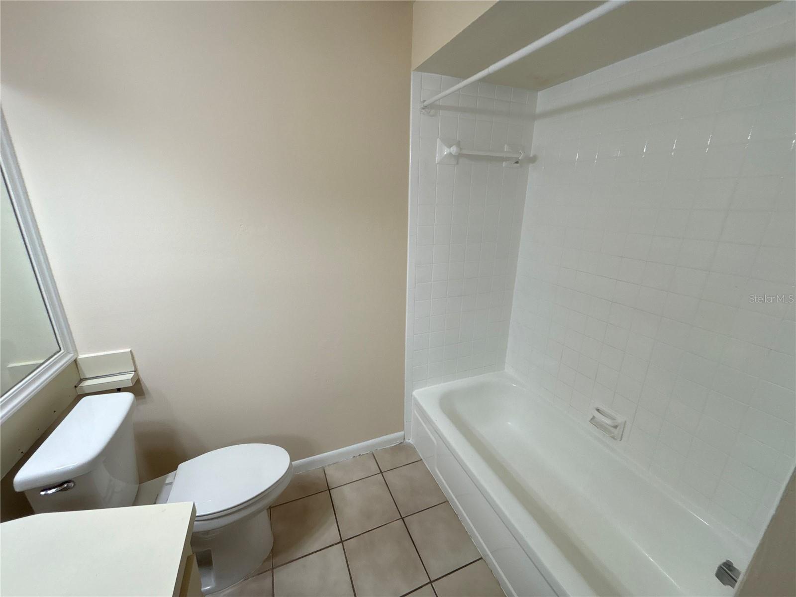 5169 VINELAND RD #B208, ORLANDO, FL, 32811