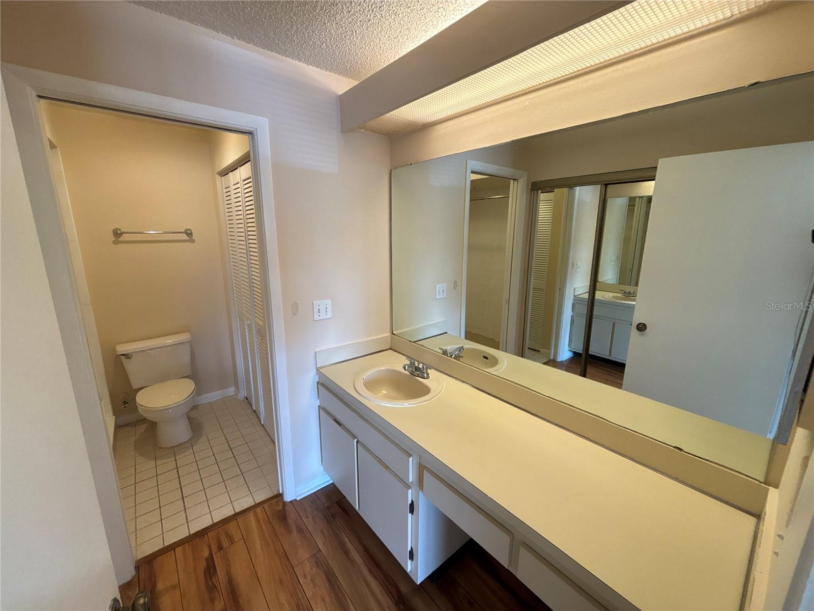 5169 VINELAND RD #B208, ORLANDO, FL, 32811