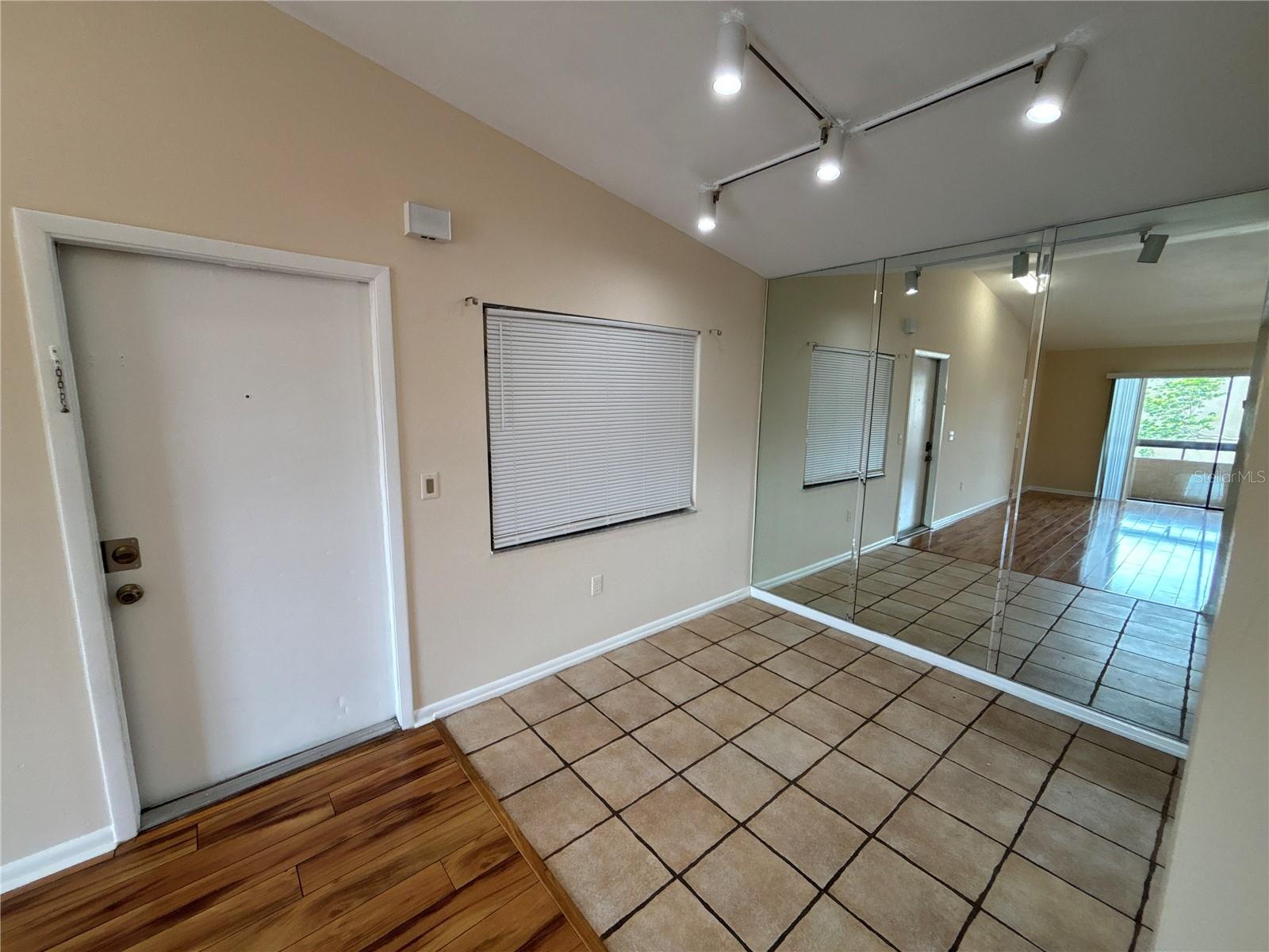 5169 VINELAND RD #B208, ORLANDO, FL, 32811