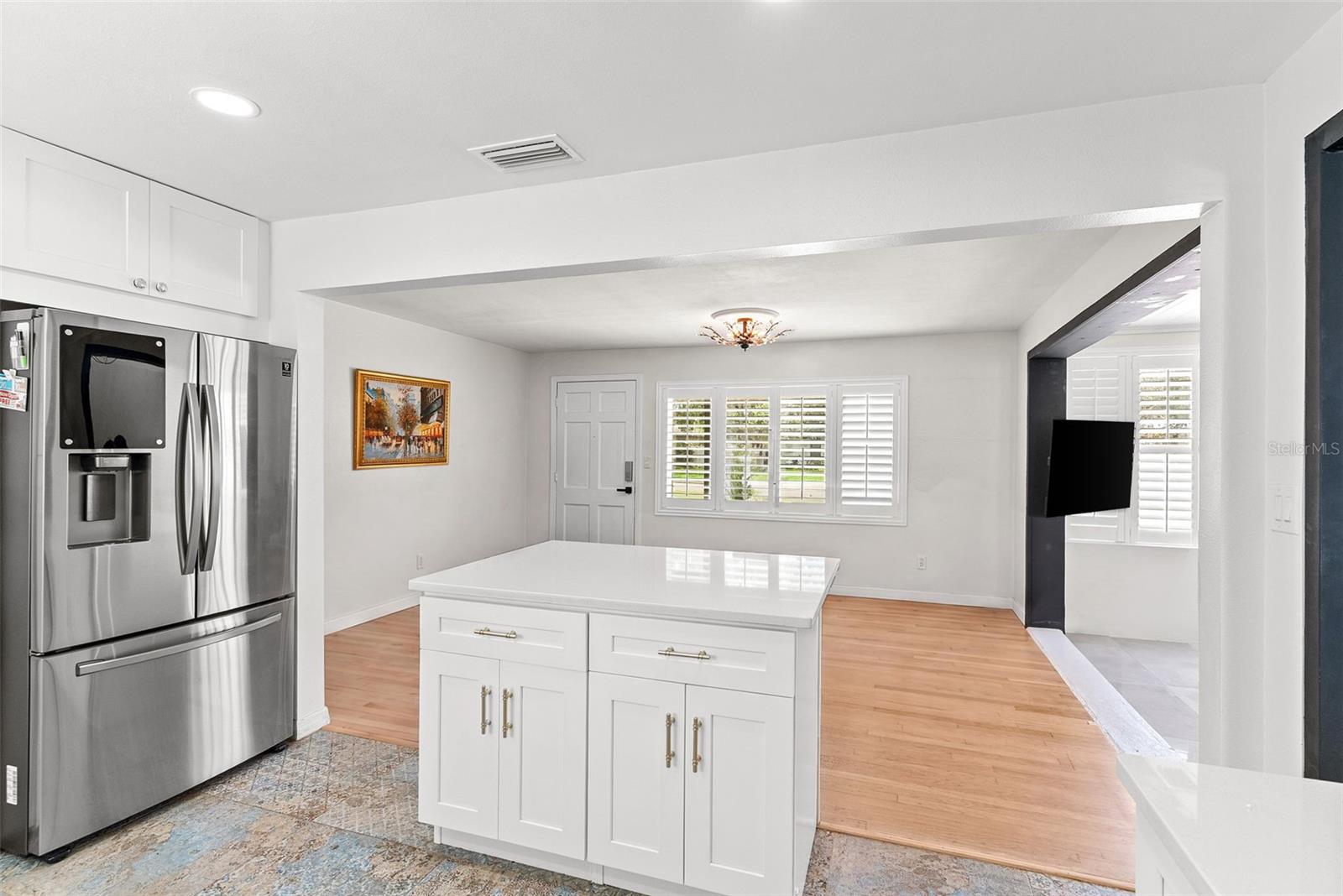 4104 W KNIGHTS AVE, TAMPA, FL, 33611