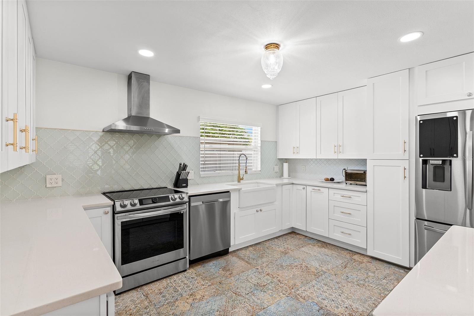 4104 W KNIGHTS AVE, TAMPA, FL, 33611