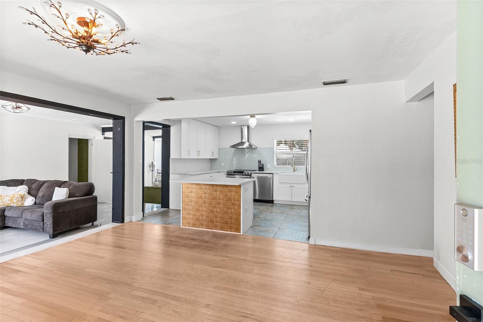 4104 W KNIGHTS AVE, TAMPA, FL, 33611