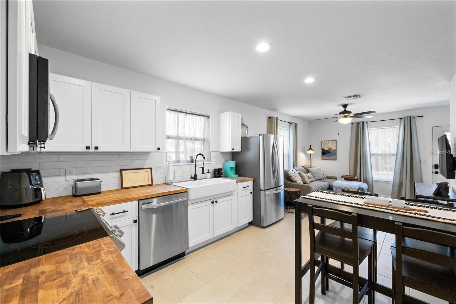 707 N DISSTON AVE, TARPON SPRINGS, FL, 34689