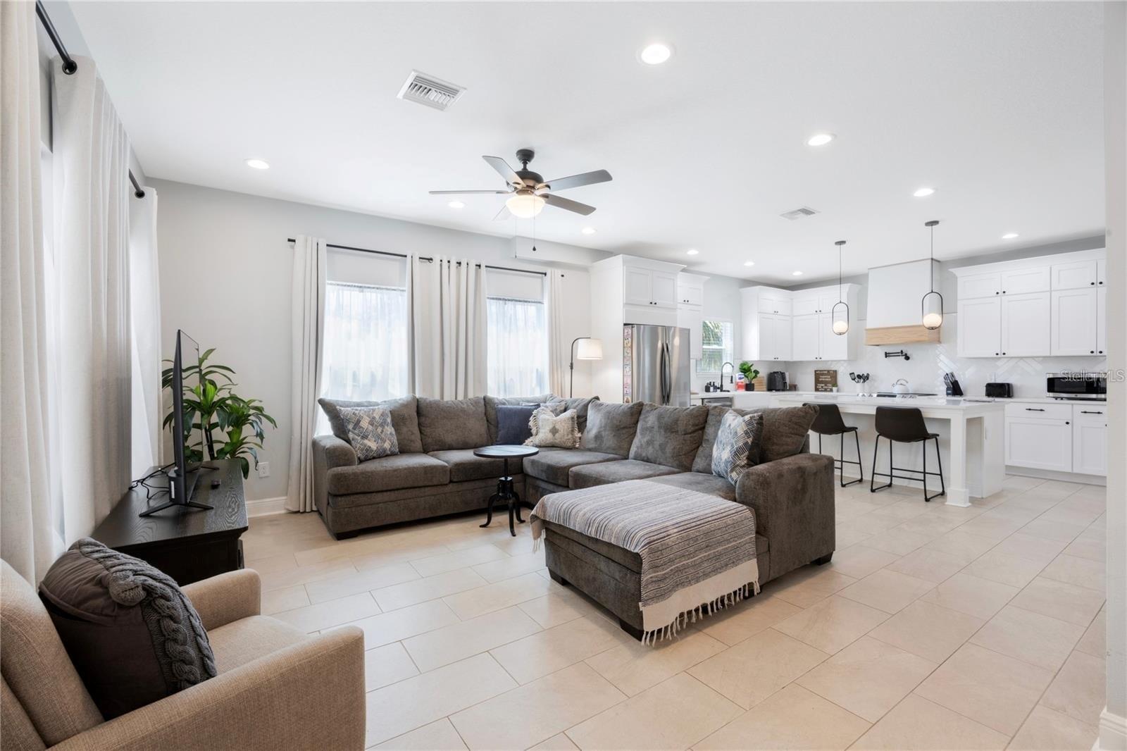 707 N DISSTON AVE, TARPON SPRINGS, FL, 34689