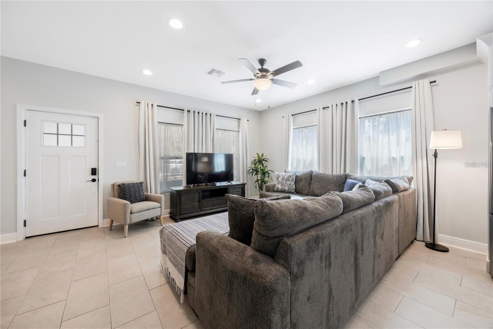 707 N DISSTON AVE, TARPON SPRINGS, FL, 34689