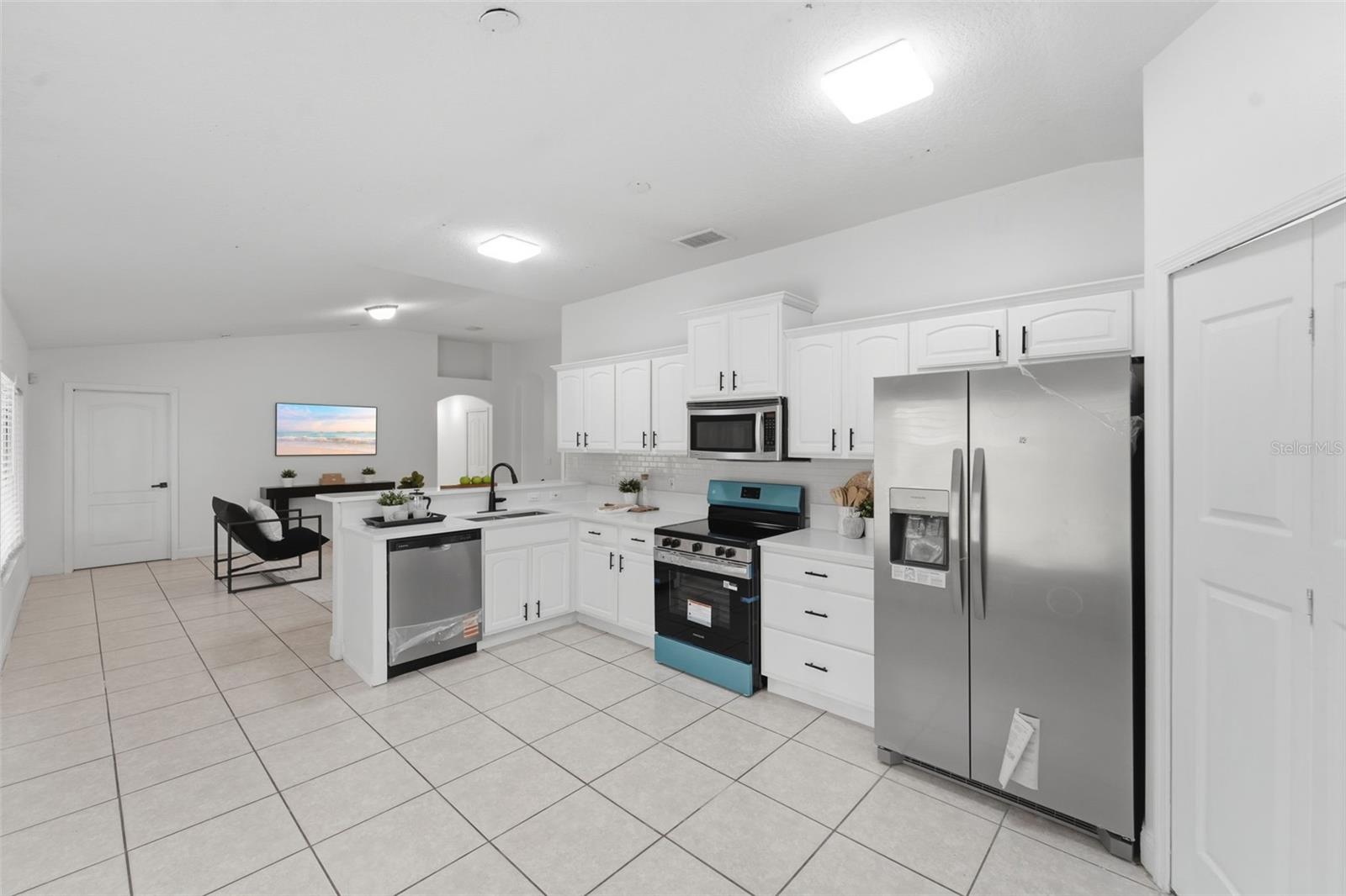 2068 DIXIE BELLE AVE, DELTONA, FL, 32725