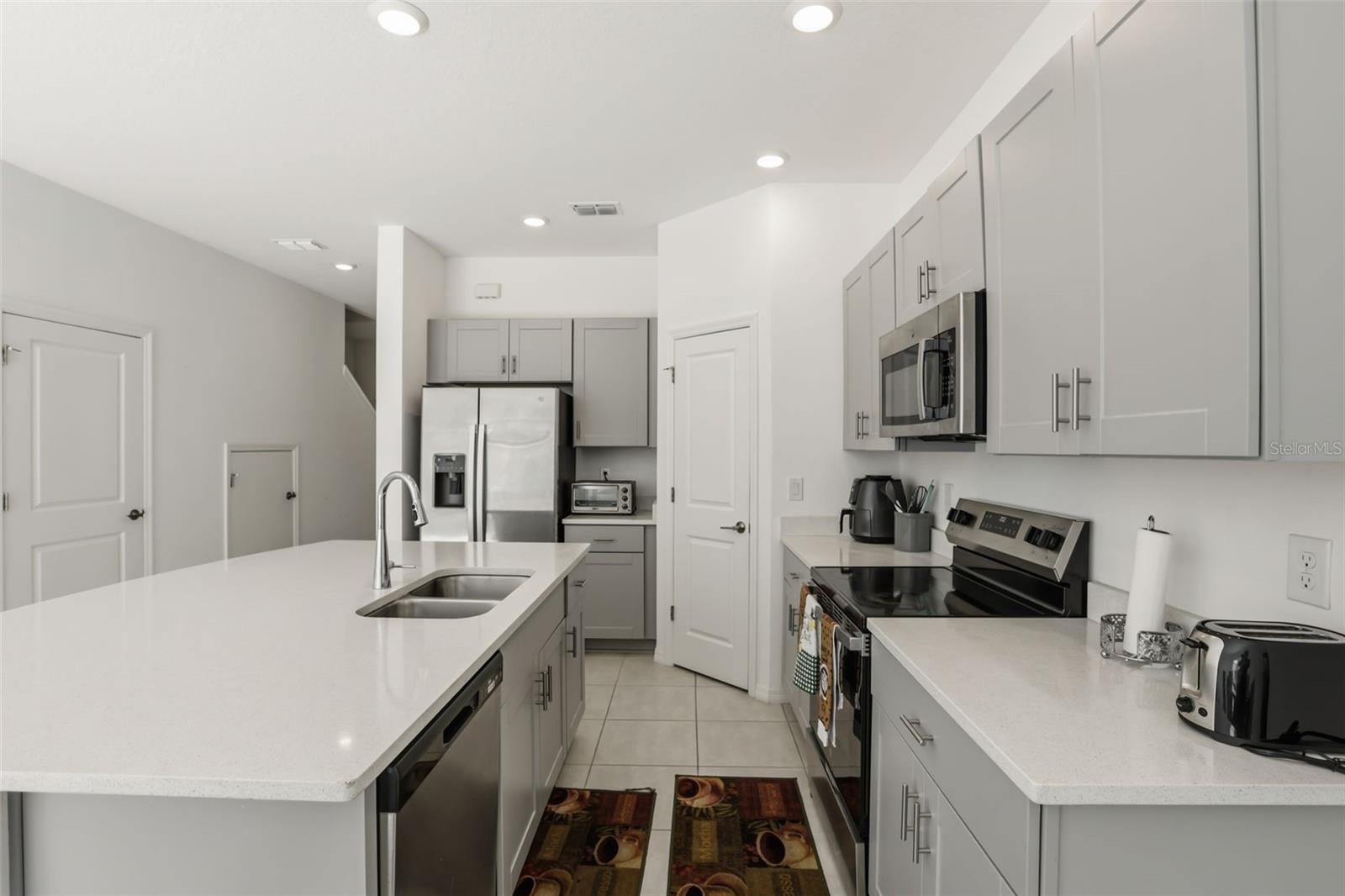 3002 CANARY AVE, DAVENPORT, FL, 33837