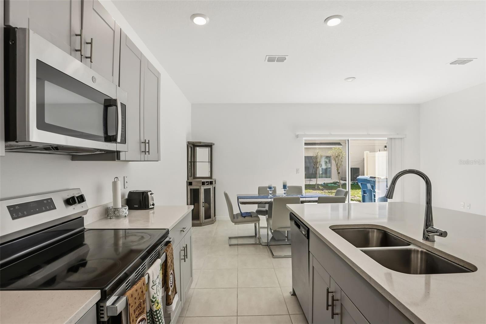 3002 CANARY AVE, DAVENPORT, FL, 33837