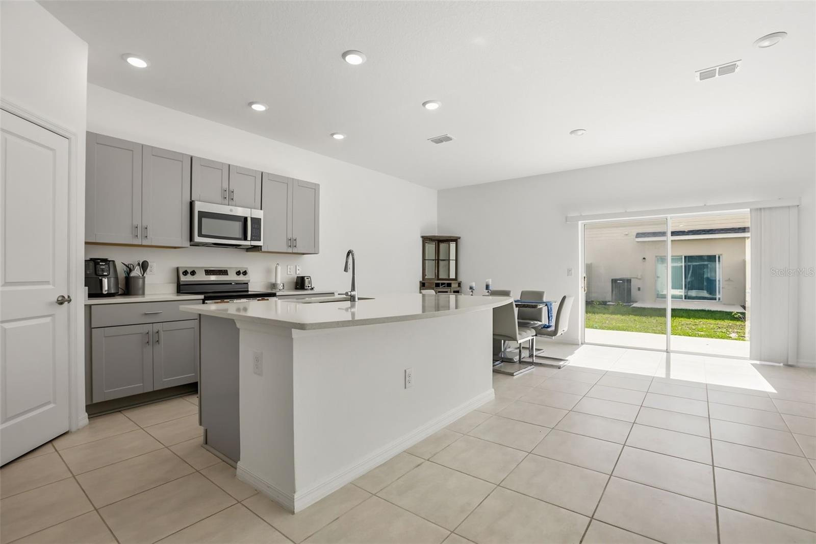 3002 CANARY AVE, DAVENPORT, FL, 33837