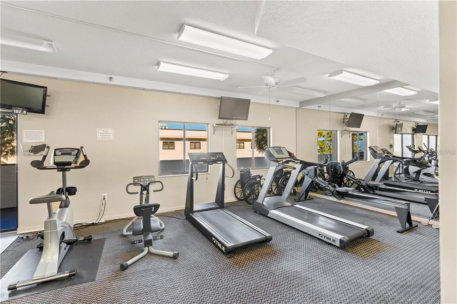 1100 BENJAMIN FRANKLIN DR #305, SARASOTA, FL, 34236