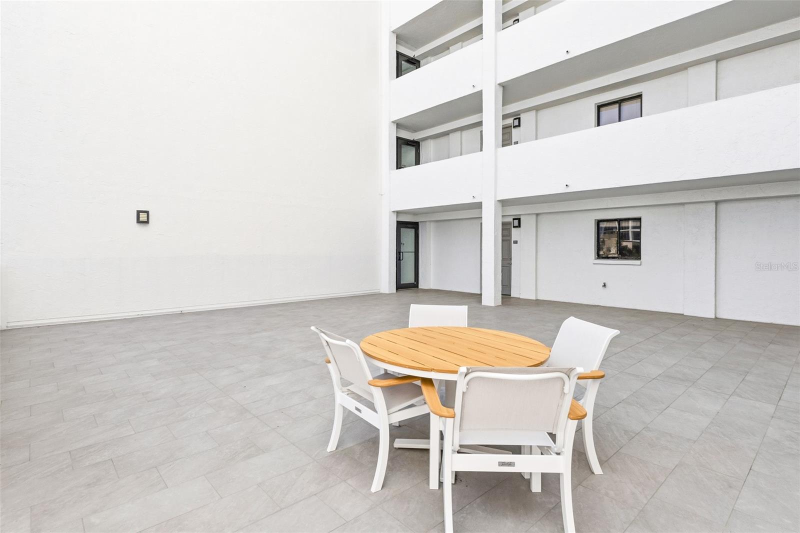 1100 BENJAMIN FRANKLIN DR #305, SARASOTA, FL, 34236