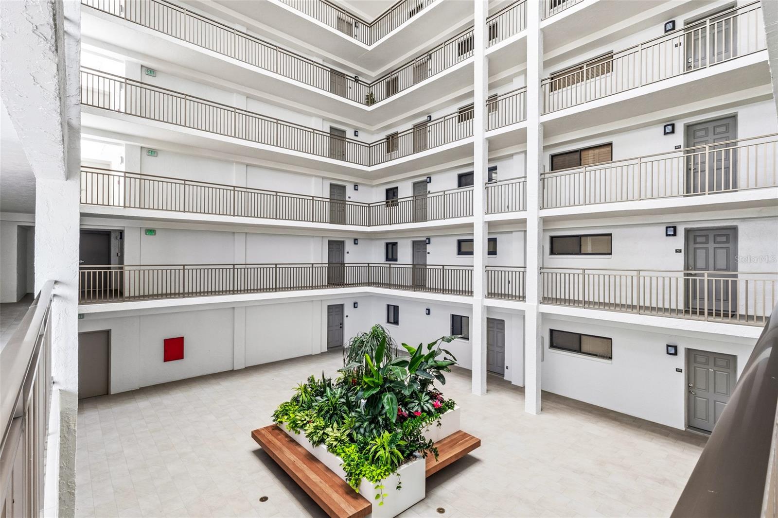 1100 BENJAMIN FRANKLIN DR #305, SARASOTA, FL, 34236