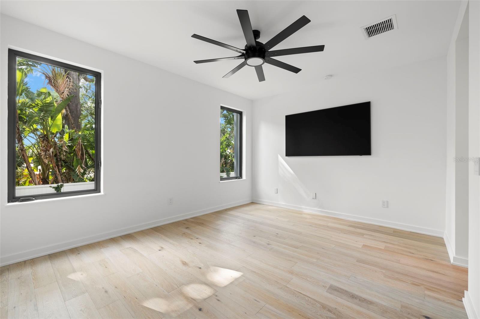 98 W DAVIS BLVD, TAMPA, FL, 33606