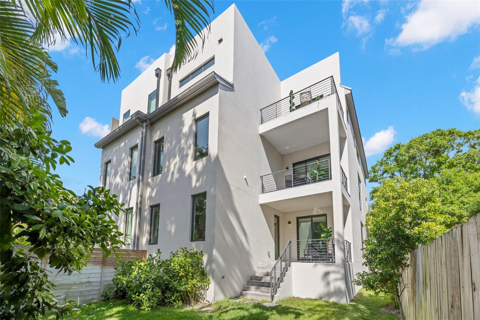 98 W DAVIS BLVD, TAMPA, FL, 33606