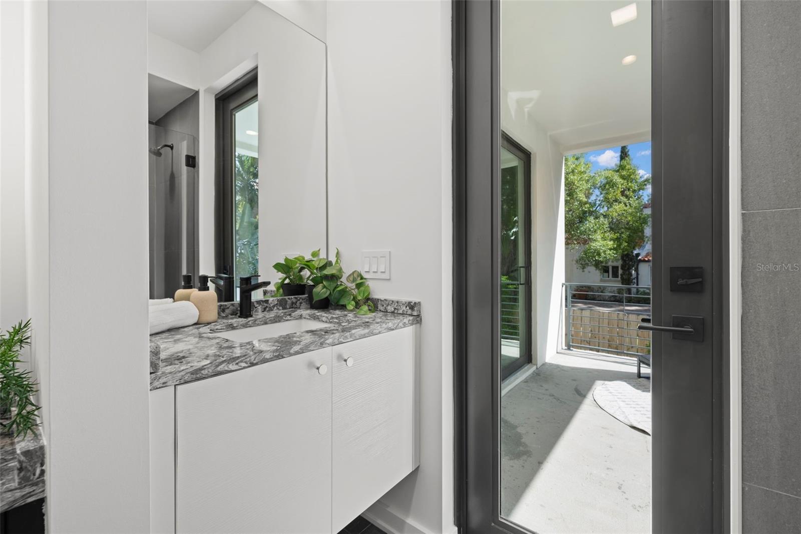 98 W DAVIS BLVD, TAMPA, FL, 33606
