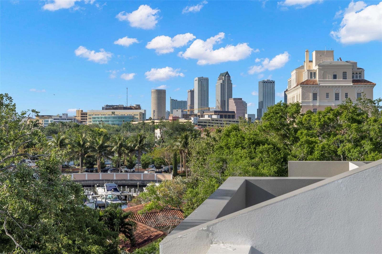 98 W DAVIS BLVD, TAMPA, FL, 33606