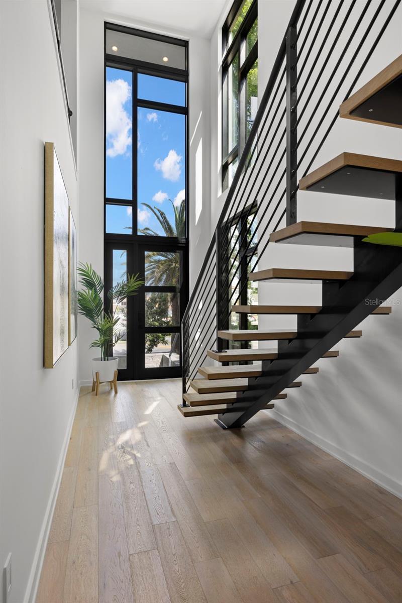 98 W DAVIS BLVD, TAMPA, FL, 33606