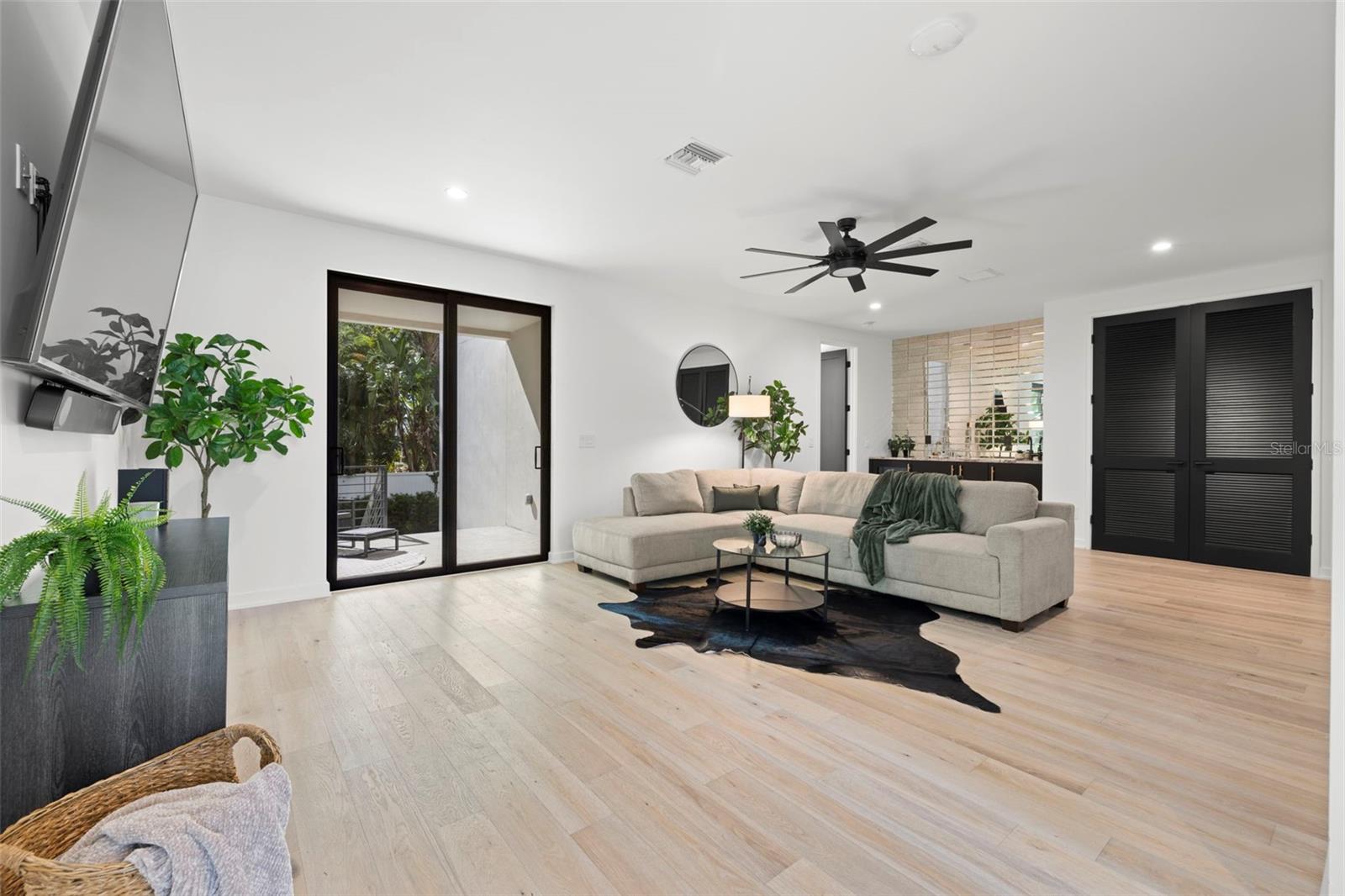 98 W DAVIS BLVD, TAMPA, FL, 33606