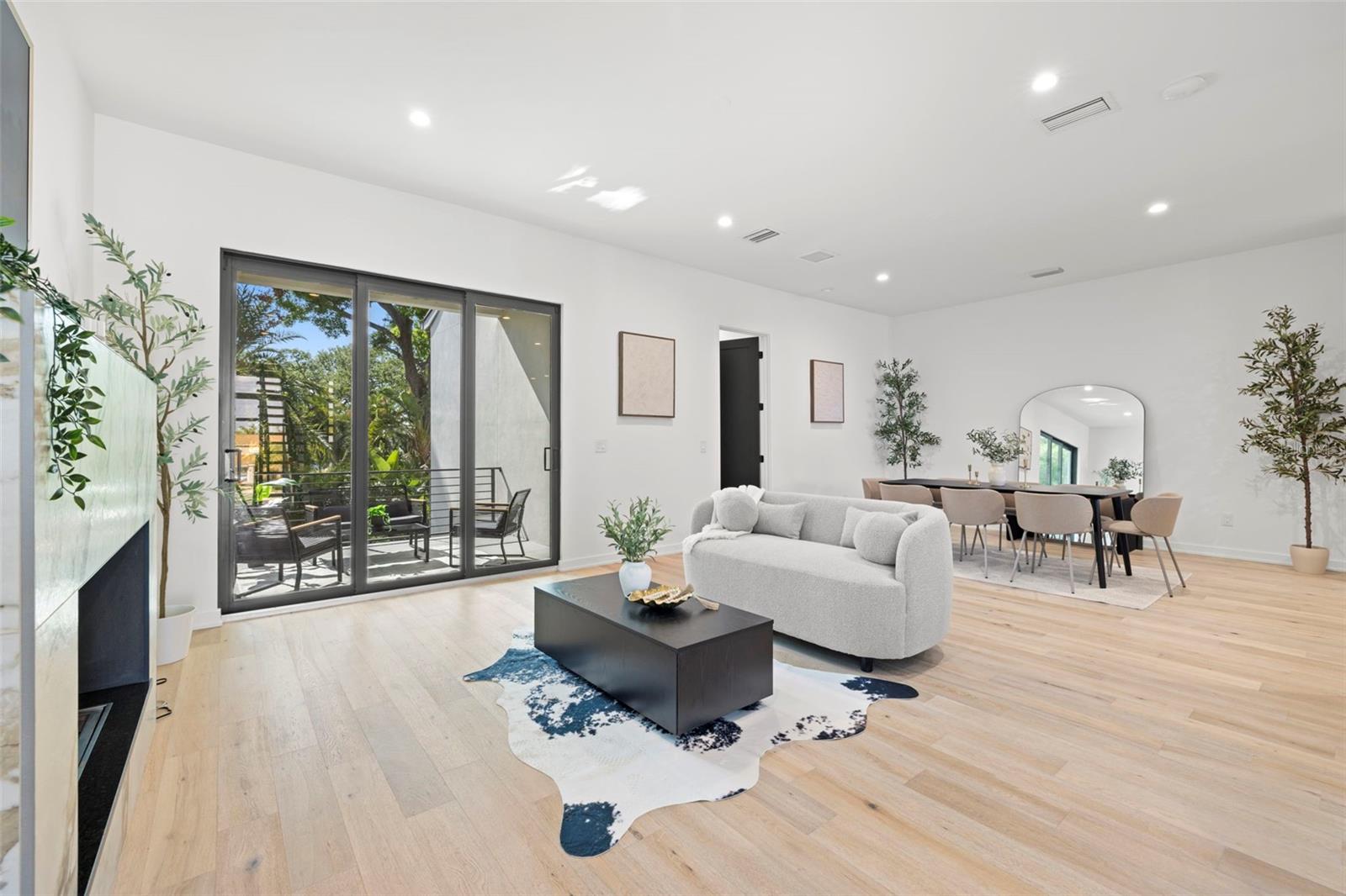 98 W DAVIS BLVD, TAMPA, FL, 33606